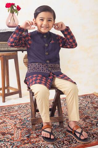 Placement Zari Embroidered Bundi Kurta Set