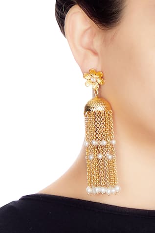 Shillpa Purii Gold & white alloy floral earring with tassels