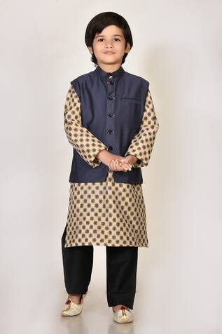 Arihant Rai Sinha Handloom Silk Bundi & Kurta Set