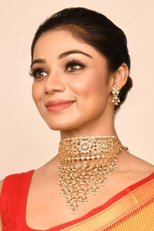 Auraa Trends Tasselled Kundan Choker Set