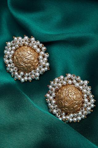 Gewels by Mona Circular design stud earrings