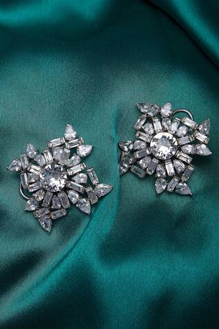 Gewels by Mona Floral design stone stud earrings