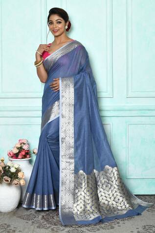 Naintara Bajaj Floweret Pattern Saree