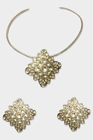 Auraa Trends Kundan Pendant Necklace Set