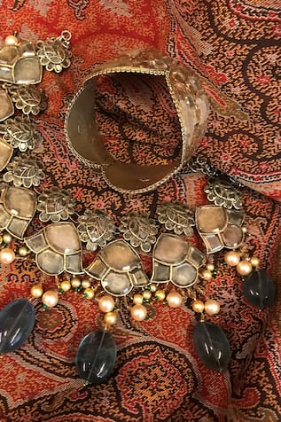 Tarun Tahiliani - Accessories Stone Drop Floral Necklace