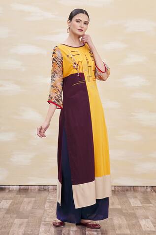 Naintara Bajaj Embroidered Kurta