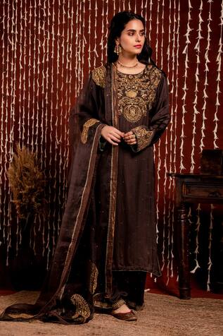 Chandbari Floral Embroidered Kurta Set