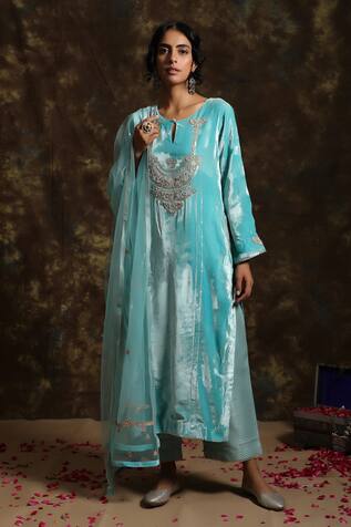 Kanika Sharma Velvet Kurta Set