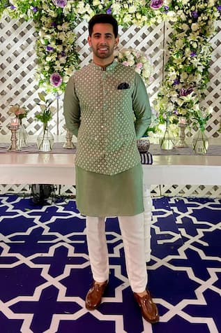 Contrast By Parth Embroidered Bundi & Kurta Set