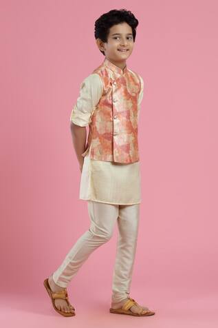 Kora By Nilesh Mitesh Abstract Print Bundi & Kurta Set