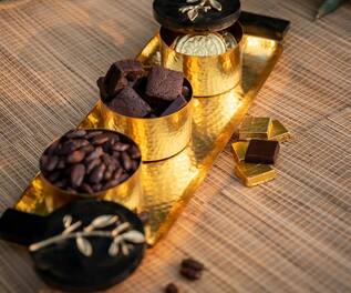 Logam Nargis Platter with Jar