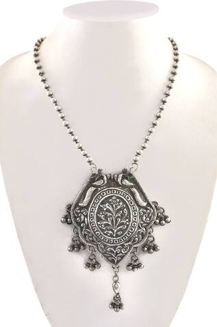 Noor Floral Carved Pendant Necklace