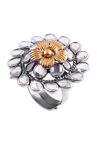Noor Floral Craved Ring