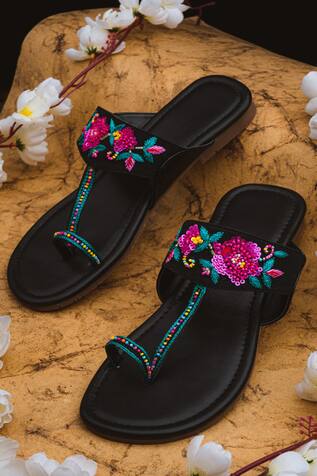 NR by Nidhi Rathi Floral Embroidered Kolhapuris