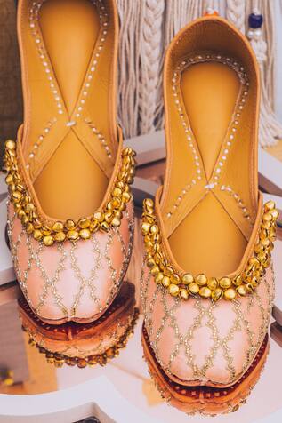 NR by Nidhi Rathi Ghungroo Embroidered Juttis