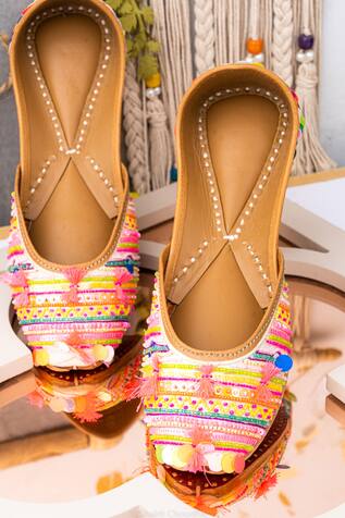 NR by Nidhi Rathi Hand Embroidered Juttis