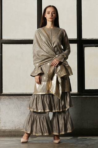 pooja kurta