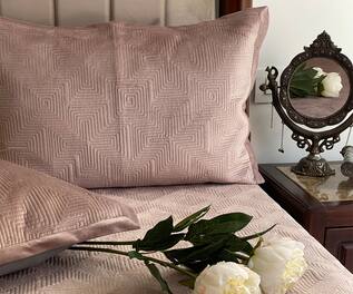 Sadyaska Velvet Quilted Bedsheet Set
