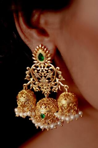 Zariin Sahana Jhumka Earrings