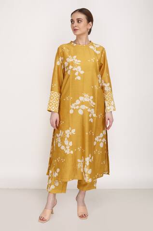 Arcvsh by Pallavi Singh Petal Print Kurta & Pant Set