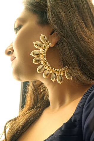 Vaidaan Saila Seashell Hoops