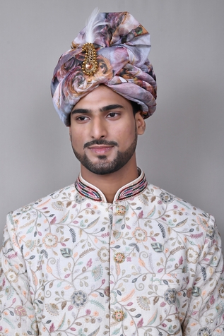 Samyukta Singhania Printed Safa With Kalangi