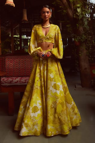 Amazon.com: Red Indian Wedding Lehenga Choli For Women Bollywood Readymade  Floral Printed Sabyasachi Designer Lehenga By DYNA BELLA (M), Blue :  Clothing, Shoes & Jewelry