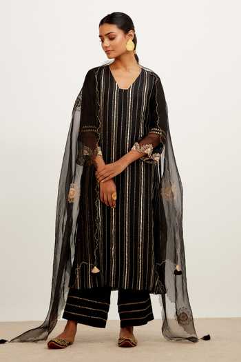 Devnaagri Zari Lace Detailed Chanderi Kurta Set 