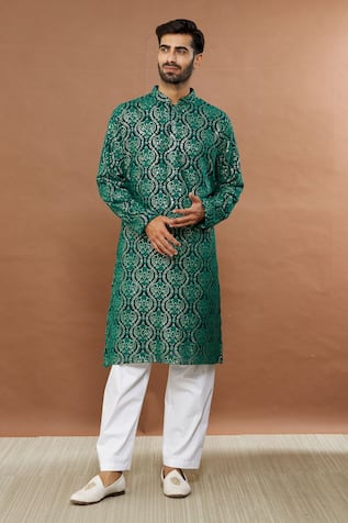 Mughalkaari Embroidered Kurta & Pyjama Set 