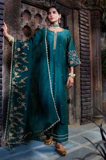 Kritika Dawar Floral Embroidered Kurta Set 