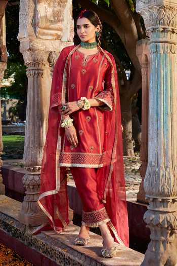 Kritika Dawar Dori Embroidered Kurta Pant Set 