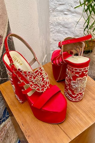 Saeba Cutdana Embellished Block Heels 