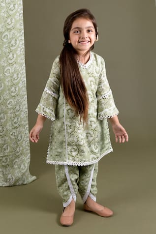 Floral Pattern Kurta And Dhoti Set 