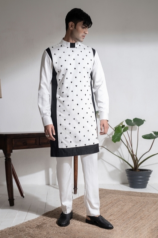Abkasa Beaded Kurta & Pyjama Set