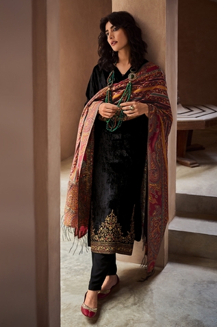 Label Varsha Velvet Embroidered Kurta Pant Set