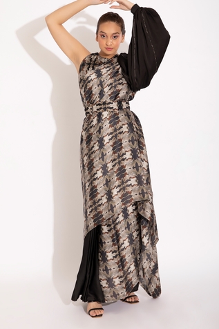 Studio Surbhi Pre-Stitched Illusion Print Saree With Embellished Blouse