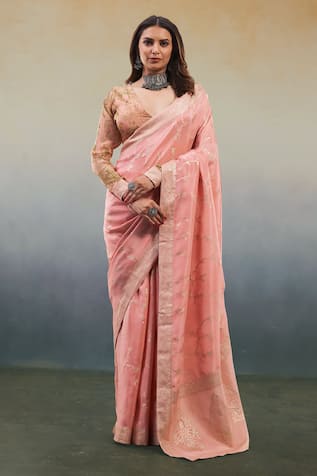 Floral Motifs Saree With Printed Blouse 