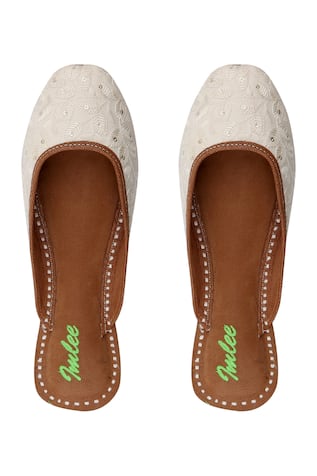 Leaf Embroidered Back Open Juttis 