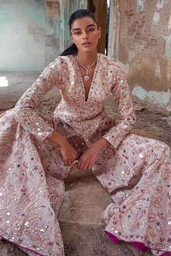 Tamanna Punjabi Kapoor Floral Resham Embroidered Kurta Set 