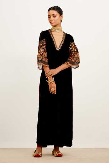 Devnaagri Zari Embroidered Velvet Kurta And Salwar Set 
