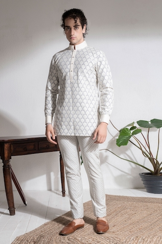 Abkasa Patterned Kurta & Pyjama Set