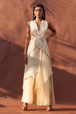 Richa Khemka Earth Raffia Embroidered Top & Pant Set
