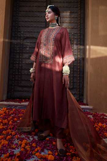 Kritika Dawar Thread & Mirror Embroidered Kurta Pant Set 