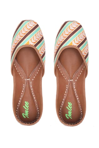 Leheriya And Leaf Embroidered Juttis 