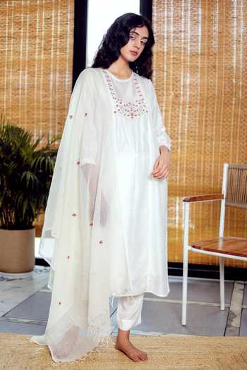 Tatwa Yoke Hand Embroidered Kurta & Pant Set 