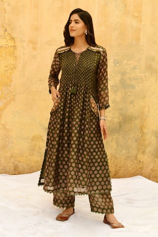 Label Niti Bothra Chandrakala Print Long Kurta With Pant 