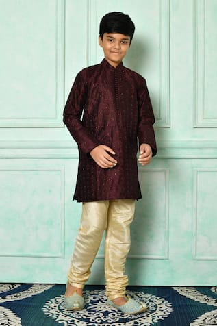Embroidered Fleur De Lis Pattern Kurta Set 