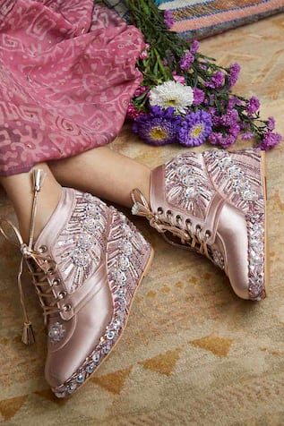 Dress Shoes New Summer Womens Mesh Lace Sneakers Rhinestone Womens Sneakers  Diamond Breathable Luxury Designer Casual Platform Shoes J230818 From  Us_idaho, $19.41 | DHgate.Com