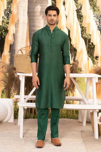 Chhavvi Aggarwal Mandarin Collar Kurta Set 