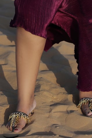 Pop Charm Embroidered Split-Toe Flats 